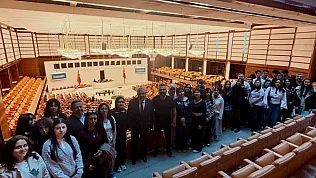 Afyonlu Vekil, Mezun Olduğu Okulun Öğrencilerini Meclis'te Ağırladı!