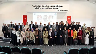 Akü'de Çarpıcı Panel! 'Geçmişten 40 Delil Getiriyoruz Ama Bugünün Gencine Söz Bulamıyoruz'