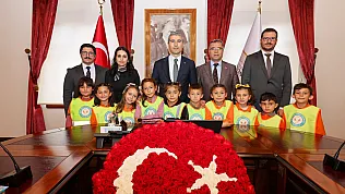 Atık Kâğıtlar Hayat Buldu, Minikler Afyonkarahisar'ı Kitaplaştırdı!