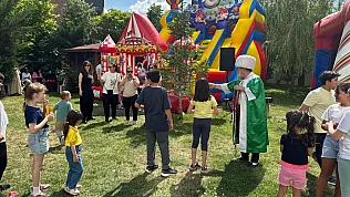 Babalar Gününde Çocuklar İçin Oyun Parkı Kuruldu