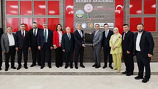 Bakan Kacır, Mermerin Merkezinde