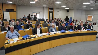 Belediye Meclisi'nde Yeni Dönem! Daha İkinci Maddede Tartışma