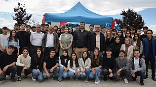 İYİ Parti, Öğrenci Merkezi Erenler'de Stant Açtı