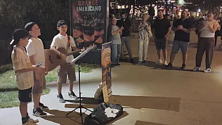 Şehir Şehir Gezerek Sokak Müziği Yapan Minik İkizlerin Yeni Durağı Kütahya Oldu