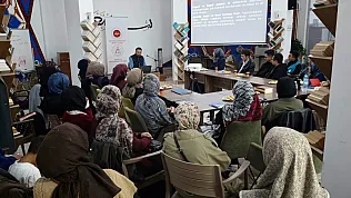 Zarifoğlu'nun Penceresinden: Müslüman Kimliği İnşa Etme Yolculuğu Başladı!