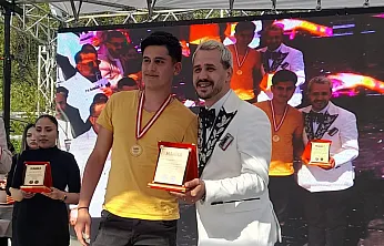 17 yaşındaki kuaför Türkiye 8'incisi oldu