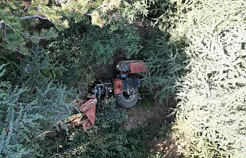 30 Metrelik Uçuruma Yuvarlanan Traktörden Sağ Çıktılar