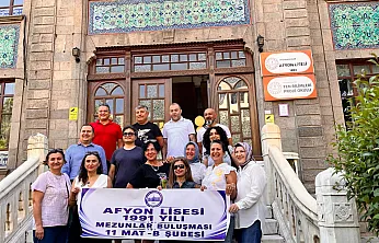 35 Yıl Sonra Buluştular: Afyon Lisesi 1991 Mat-B Mezunları Bir Araya Geldi