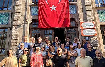 40 Yıl Sonra Aynı Sıralarda Buluştular