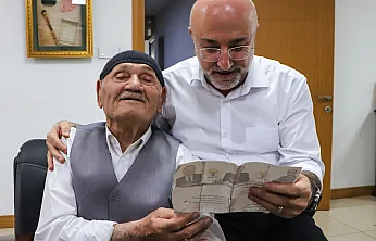 89 Yaşındaki Hüseyin Üçok, Cumhurbaşkanı Erdoğan'a Muhabbetini AK Parti'de Anlattı