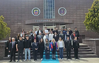 ADD'li Gençler, İsmet İnönü'nün Kızıyla Sohbet Etti
