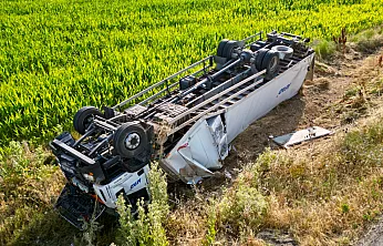 AFAD'ın Beyaz Eşya Yüklü Tırı Devrildi