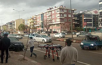 Afyon'da Bu Kavşak Neden Kapanmıyor? Yine Kaza, Yine Yaralı