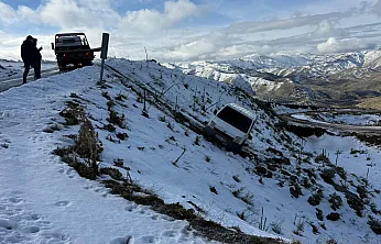 Afyon'da Faciadan Dönüldü: Uçurumdan Düşen Araçta 2 Kişi Ölümden Döndü