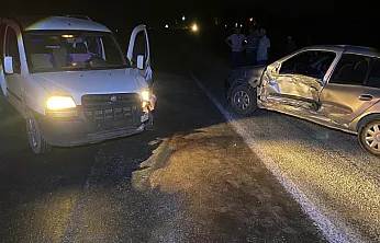 Afyon'da Feci Kaza! 2 Kişi Yaralandı