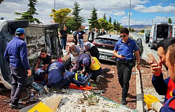 Afyon'da Feci Kaza! Otomobiller Savruldu, 7 Yaralı