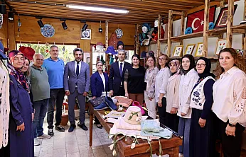 Afyon'da Kadın Emeği Dikkat Çekti Keçeden Ebruya, Tezhipten Anadolu Sanatlarına