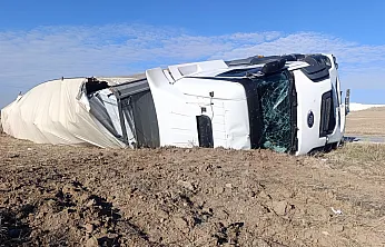 Afyon'da Kalorifer Peteği Yüklü Tır Devrildi