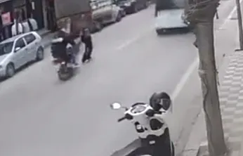 Afyon'da Korku Dolu Anlar: Küçük Kıza Çarptı ve Arkasına Bile Bakmadı