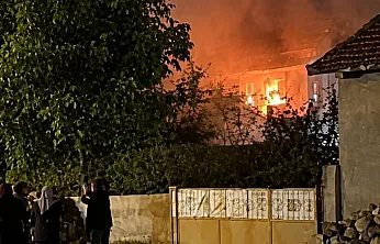 Afyon'da Mahalleyi Ayağa Kaldıran Yangın