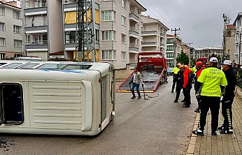 Afyon'da Öğrenci Servisiyle Dolmuş Çarpıştı