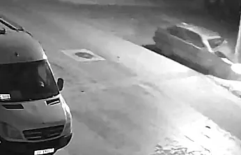 Afyon'da Otomobil Elektrik Direğine Çarptı! Kaza Anı Kamerada