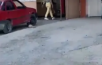 Afyon'da Sevgilisine Öfkelenen Genç Kadın Çekici Eline Aldı!
