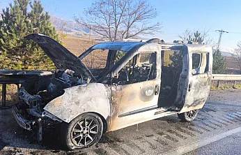 Afyon'da Seyir Halindeki Araç Alev Aldı