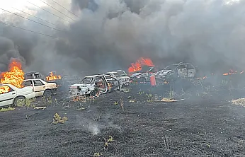 Afyon'da Yangın Paniği! Alevler Hurda Araçlara Sıçradı