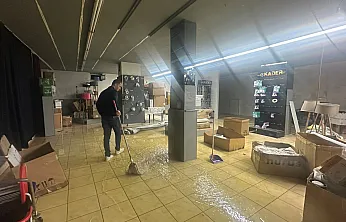 Afyon'da Yıkım Kabusa Döndü! 300 Ton Su İş Yerini Sular Altında Bıraktı