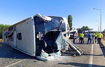 Afyon'da Yolcu Otobüsü Devrildi: 22 Kişi Yaralandı