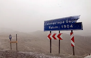 Afyon'da Yükseklere Kar Yağıyor