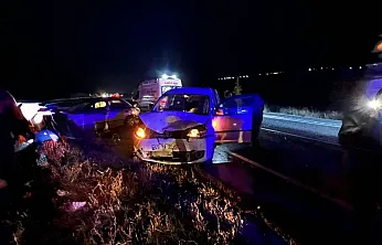 Afyon-Uşak Yolunda Feci Çarpışma: Kavşakta Can Pazarı!