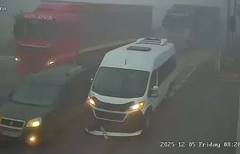 Afyonkarahisar'da 20 kişinin yaralandığı kaza anı kamerada