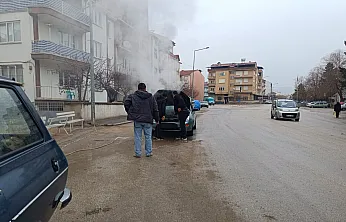 Afyonkarahisar'da Seyir Halindeki Otomobil Alev Aldı