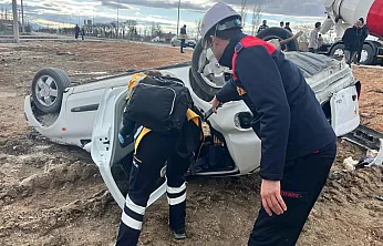 Afyonkarahisar'da Takla Atan Araç Şarampole Uçtu