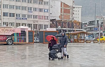 Afyonkarahisar Yeni Güne Yağışlı Hava İle Başladı