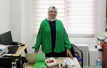 Afyonlu Profesörün Film Gibi Hikayesi: 14'ünde Gelin, 50'sinde Profesör