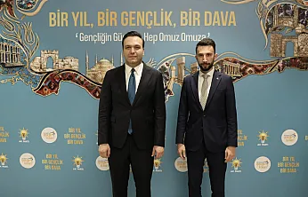 AK Parti'den CHP'li Başkan'a İnce Gönderme: Maaş Aldığı Kurumu Savunuyor