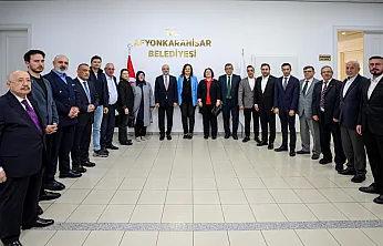 AK Parti Heyeti, Belediye Başkanı Köksal'ı Ziyaret Etti