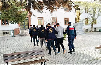 Akılalmaz Hırsızlık! Yakalandılar...