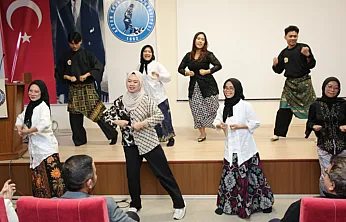 AKÜ'de 12 Ülke Tek Çatı Altında Buluştu!