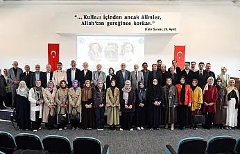 Akü'de Çarpıcı Panel! 'Geçmişten 40 Delil Getiriyoruz Ama Bugünün Gencine Söz Bulamıyoruz'