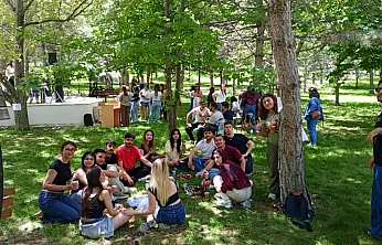 AKÜ'lü Gençler 'Garden Party' De Eğlendi