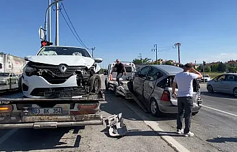 Ambulansa Yol Vermek İsterken Zincirleme Facia!