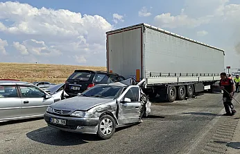 Anız Yangını Kazaya Neden Oldu: 13 Araç Birbirine Girdi