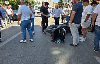 Ara Sokağa Dönmek İstedi, Karşıdan Gelen Motosikletle Çarpıştı