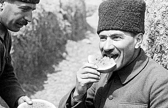 Arşiv Yanmasaydı Atatürk'ün Bu Fotoğrafını Konuşacaktık