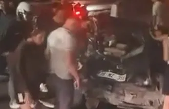 Astsubayları Taşıyan Otomobil Bariyerlere Çarptı: 3 Yaralı