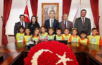 Atık Kâğıtlar Hayat Buldu, Minikler Afyonkarahisar'ı Kitaplaştırdı!